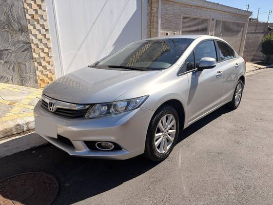 HONDA CIVIC 1.8 LXS 16V FLEX 4P AUTOMÁTICO HONDA CIVIC 1.8 LXS 16V FLEX 4P AUTOMÁTICO